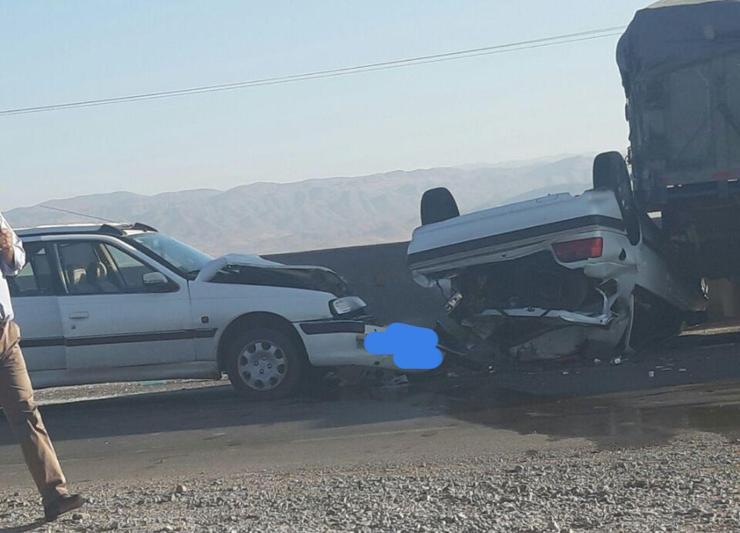 ظهر امروز در کیلومتر ۴۷ محور قوچان به چناران، ۲ خودروی پژو پارس با یک دستگاه کامیون برخورد کردند.