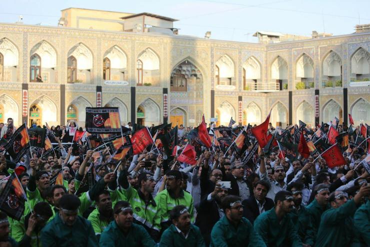 آیین بدرقه کاروان اربعین حسینی، با حضورشهردار مشهد، برخی از مسئولان استانی، خادمان و زائران بارگاه منور رضوی در صحن انقلاب اسلامی حرم مطهر رضوی برگزار شد.