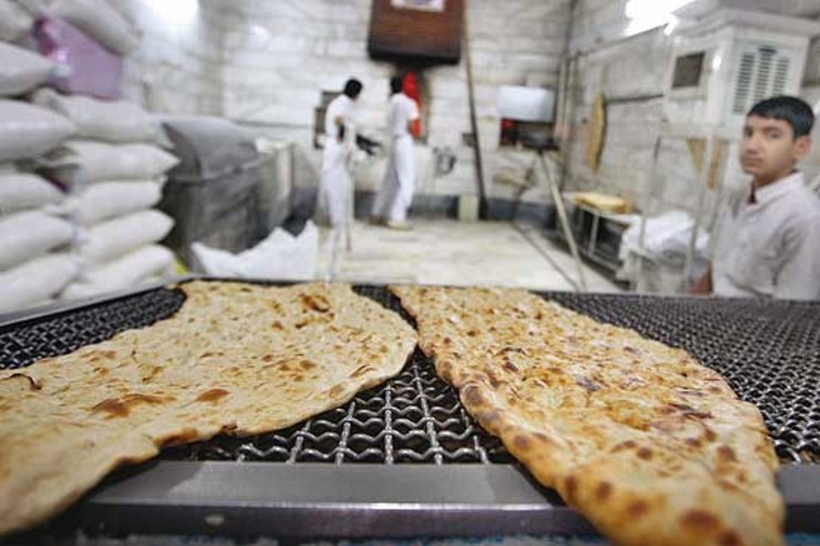 دبیر اتحادیه نانوایان مشهد از اعلام قیمت جدید نان در مشهد طی چند روز آینده خبر داد. 