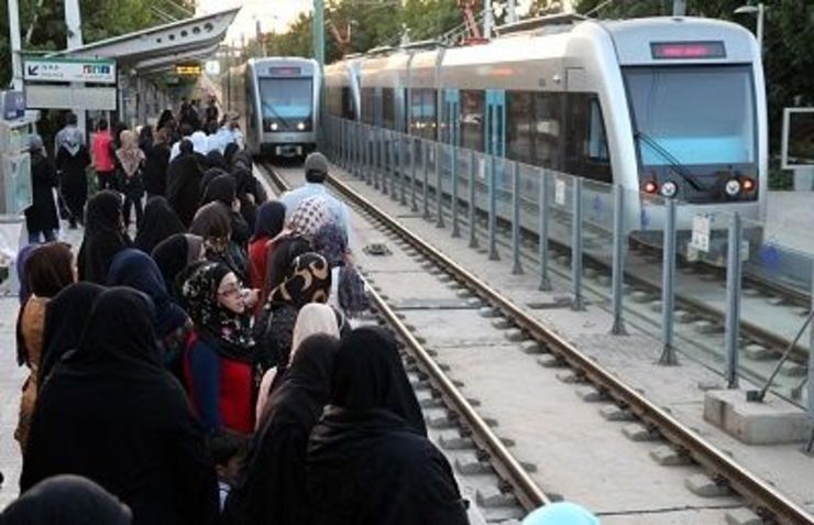مدیرعامل شرکت بهره برداری قطار شهری مشهد گفت: براساس آمار موجود بیش از یک میلون و ۹۰۰ هزار مسافر در ۱۰ روز اول مهرماه ۹۸ با استفاده از خط یک و دو قطارشهری مشهد جابه جا شدند.