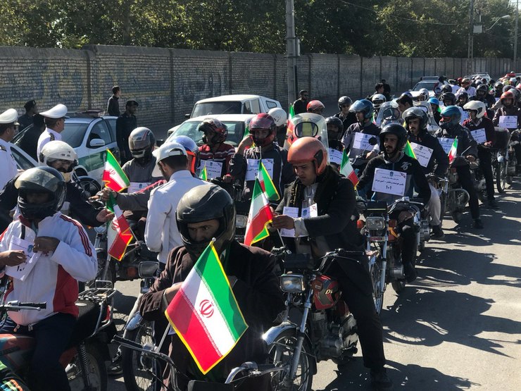 مانور موتور سیکلت سواران قانونمند در مشهد برگزار شد.