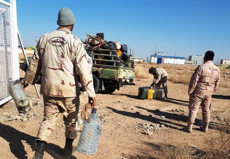 مرزبانان خراسان رضوی هفت هزار و ۲۱۵ لیتر سوخت قاچاق را حین خروج از مرز دوغارون و در حوزه استحفاظی هنگ مرزی تایباد کشف و ضبط کردند.
