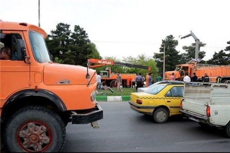 مدیرعامل سازمان مدیریت حمل و نقل بار و کالای درون شهری شهرداری مشهد گفت: از ابتدای شهریور ماه تردد ناوگان باری سنگین و نیمه سنگین در محدوده مرکزی شهر و مسیر‌های منتهی به حرم مطهر محدود شده است.