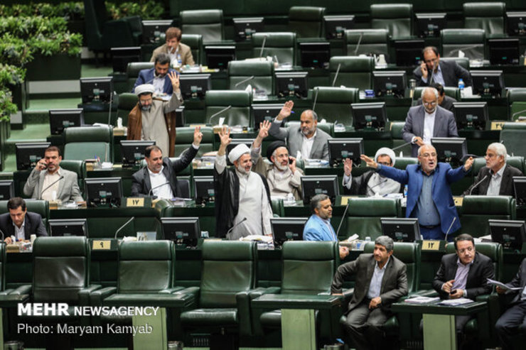 نمایندگان مجلس شورای اسلامی با حذف تعطیلی ۸ ربیع الاول، شهادت امام حسن عسگری (ع) و آغاز ولایت حضرت، ولی عصر (عج) مخالفت کردند.