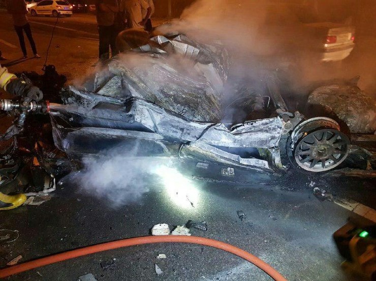 سخنگوی سازمان آتش نشانی تهران از تصادف بین دو دستگاه خودرو در اتوبان تهران قم که موجب آتش سوزی شدید یک مرد و فوت او شد، خبر داد.
