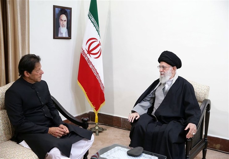 رهبر انقلاب با تاکید بر اینکه ایران از مدت‌ها قبل طرحی چهار ماده‌ای برای توقف جنگ در یمن ارائه کرده است، فرمودند: پایان درست جنگ یمن تأثیرات مثبتی در منطقه خواهد داشت.