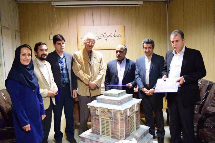 همزمان با روز عصای سفید از سه شاعر نابینا؛ موسی عصمتی، محمد مصلحی و جواد بلندی در جلسه شعر خوانش در بنیاد فردوسی توس تجلیل شد.