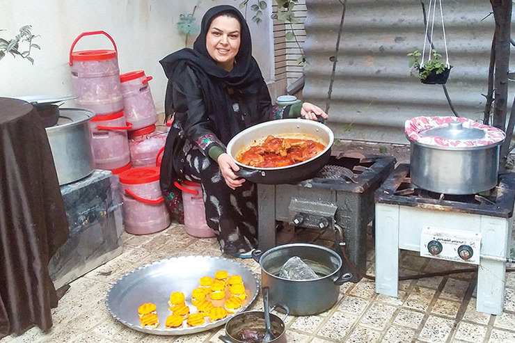 غذا، حرف اول را می‌زند