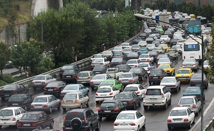 از ابتدای صبح امروز دوشنبه ۲۹ مهر ماه تا ساعت ۱۰ و ۳۰ به دلیل بارش باران در خیابان‌های شهر مشهد همچنان ترافیک سنگینی حکمفرماست.