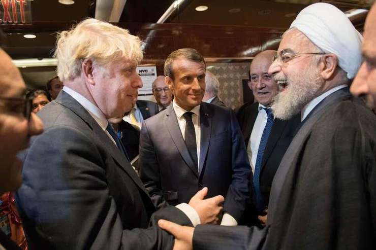 یک روزنامه انگلیسی بامداد چهارشنبه نوشت: در دیدار اخیر نخست وزیر انگلیس با رئیس جمهوری اسلامی ایران، بوریس جانسون از حسن روحانی برای ادامه مذاکرات به لندن دعوت کرد.