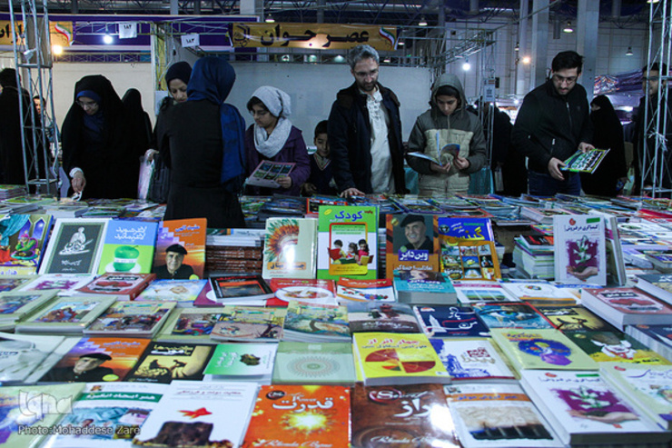 مدیرکل فرهنگ و ارشاد اسلامی خراسان رضوی گفت: در بیست و یکمین نمایشگاه بین‌المللی کتاب مشهد ۲۰۰ هزار عنوان کتاب از ناشران داخلی و ۲۰ هزار عنوان کتاب از ناشران خارجی عرضه می‌شود.