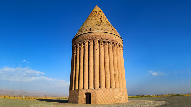 مدیر میراث فرهنگی، گردشگری و صنایع دستی چناران گفت: بیش از ۳ هزار نفر گردشگر خارجی از جاذبه‌های تاریخی و فرهنگی شهرستان چناران در استان خراسان رضوی دیدن کردند.