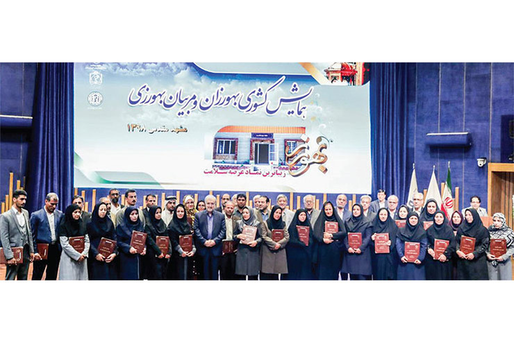 سعید نمکی در مراسم روز بهورز در مشهد با آن‌هایی که می‌خواهند پزشک شوند اتمام حجت کرد