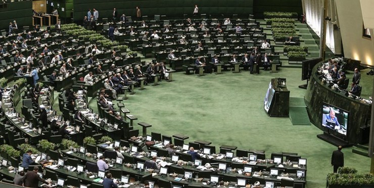 نمایندگان مجلس شورای اسلامی با تقاضای دو فوریت برای بررسی لایحه درآمد پایدار و هزینه شهرداری‌ها و دهیاری‌ها موافقت کرد.