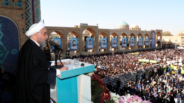 رئیس جمهور، هفته وحدت را هفته اتحاد، یگانگی و قرب بیشتر به راه و مسیر پیامبر عظیم الشان اسلام دانست و تاکید کرد که ایستادگی، وحدت و تلاش پیگیر مردم، آمریکا را از رسیدن به اهدافش مایوس کرده است.