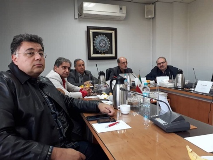 رئیس سازمان نظام پزشکی مشهد گفت: حساسیت‌های جامعه پزشکی نسبت به نصب و استفاده از کارتخوان در مطب‌ها و مراکز درمانی کاهش یافته است.
