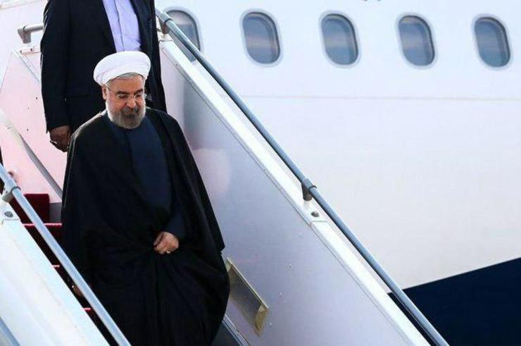 رئیس جمهور دقایقی پیش با ورود به فرودگاه رفسنجان سفر دو روزه خود به استان کرمان را آغاز کرد.