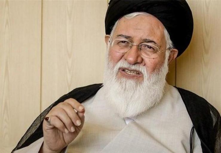 نماینده، ولی فقیه در خراسان رضوی گفت: چندی پیش در نزدیکی دفتر بنده در یکی از همین هتل‌ها تیم تروریستی خطرناکی را دستگیر کردند، نظام اسلامی دروازه زیارت امام رضا (ع) را برای زائران خارجی باز کرده که حتی بعضی از آن‌ها نیز خراب کار هستند.