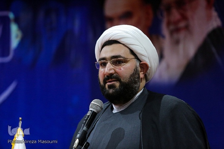 مدیرکل نهاد کتابخانه‌های عمومی خراسان رضوی گفت: هفته کتاب از روز جمعه ۲۴ آبان ماه با شعار «حال خوش خواندن» آغاز به کار خواهد کرد.