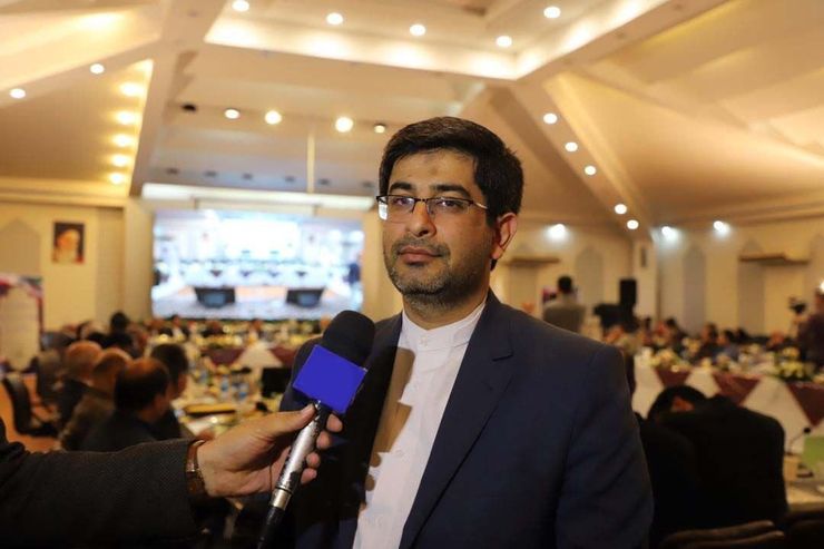 معاون طرح و برنامه وزارت صنعت، معدن و تجارت گفت: از برنامه‌های جدی این وزارتخانه پرداخت تسهیلات بانکی به اصناف تولیدی به منظور رفع مشکل نقدینگی آنهاست.