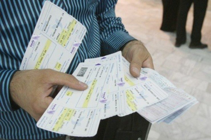 دبیر انجمن صنفی دفاتر خدمات مسافرتی استان خراسان گفت: اگر قرار باشد گرانی بنزین بر قیمت بلیط‌های هواپیما، قطار و اتوبوس‌های بین‌شهری تأثیر بگذارد؛ این تأثیر به این سرعت قابل مشاهده نیست.