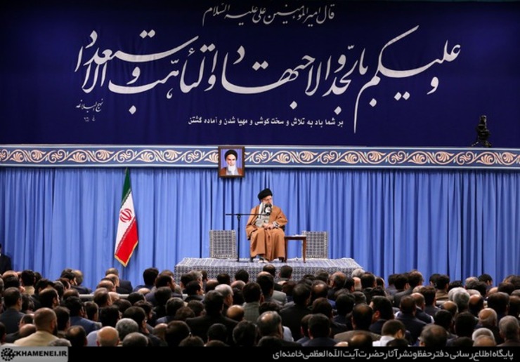 رهبر معظم انقلاب در دیدار با جمعی از تولیدکنندگان، کارآفرینان و فعالان اقتصادی فرمودند: همه بدانند؛ هم دوستان ما، هم دشمنان ما. ما در عرصه‌ی جنگ نظامی و جنگ سیاسی دشمن را عقب زدیم، به توفیق الهی، در عرصه‌ی جنگ اقتصادی هم دشمن را به طور قاطع عقب خواهیم زد.