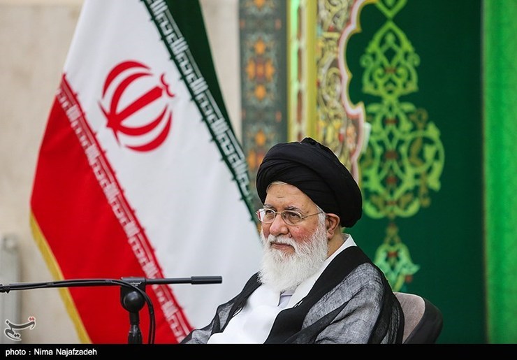 نماینده، ولی فقیه در خراسان رضوی گفت: افرادی که بهانه گران شدن بنزین، نان و سیب زمینی را هم گران می‌کنند، پیاده نظام امریکا هستند.