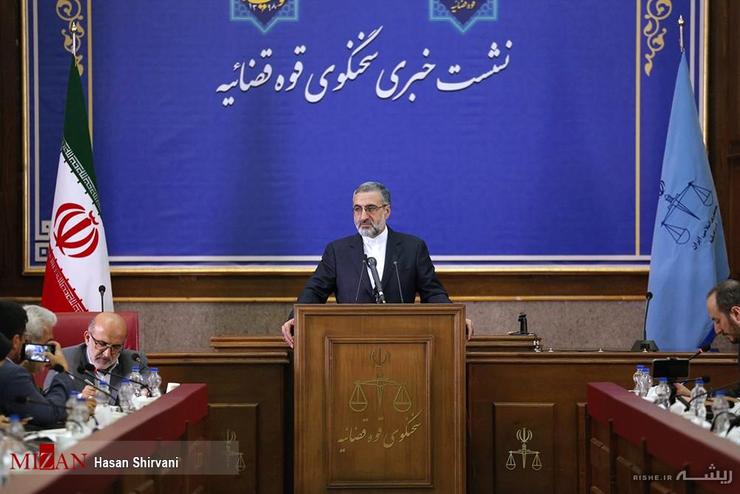 سخنگوی قوه قضاییه در خصوص عبدالرضا داوری، مشاور رسانه ای احمدی نژاد به اتهام ارتباط با کانال آمد نیوز دستگیر شده گفت:  بازداشت این فرد را تایید می کنیم ،اتهامات متعدد دارد از  بیان جزئیات اتهامات معذوریم.