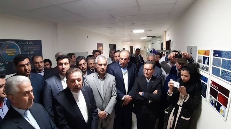 رئیس دفتر ریاست جمهوری و وزیر علوم، تحقیقات و فناوری امروز، پنج‌شنبه به مناسبت هفتادمین سالگرد تاسیس دانشگاه فردوسی مشهد از «پژوهشکده فناوری زیستی» و «نخستین مرکز پرندگان مهندسی ژنتیکی شده ایران» در این مرکز آموزش عالی بازدید کردند.