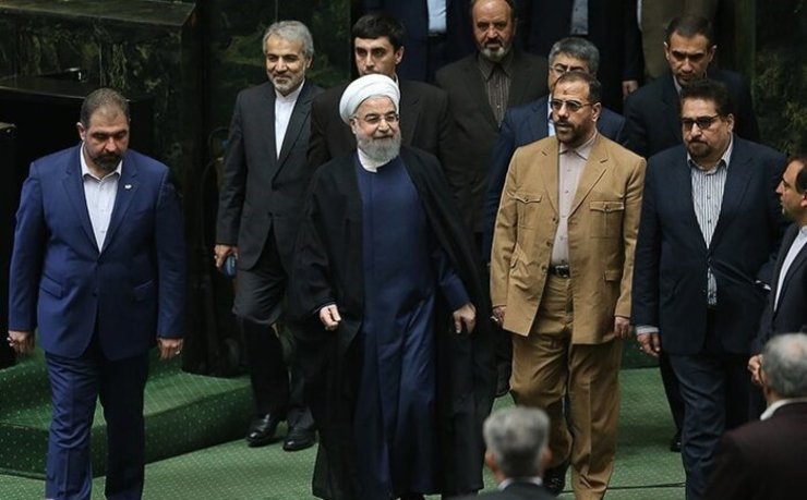 حجت الاسلام والمسلمین حسن روحانی رییس جمهوری اسلامی برای تقدیم لایحه بودجه سال ۱۳۹۹ کل کشور صبح امروز  یکشنبه وارد مجلس شورای اسلامی شد.