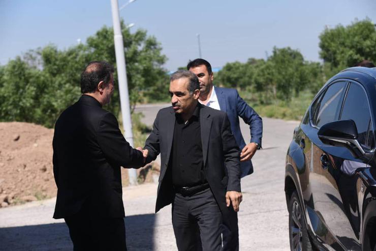 در پی نتایج ضعیف تیم فوتبال تراکتور، غلامرضا صادقیان استعفای خود را به مالک باشگاه اعلام کرد.