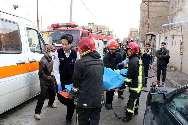 مدیر منطقه ۲ عملیات آتش نشانی شهر مشهد از انفجار توام با آتش سوزی یک منزل مسکونی در منطقه رسالت (جاده سیمان) و سوختگی شدید دو نفر در پی استفاده از بنزین برای شستشوی لوازم در منزل خبر داد.