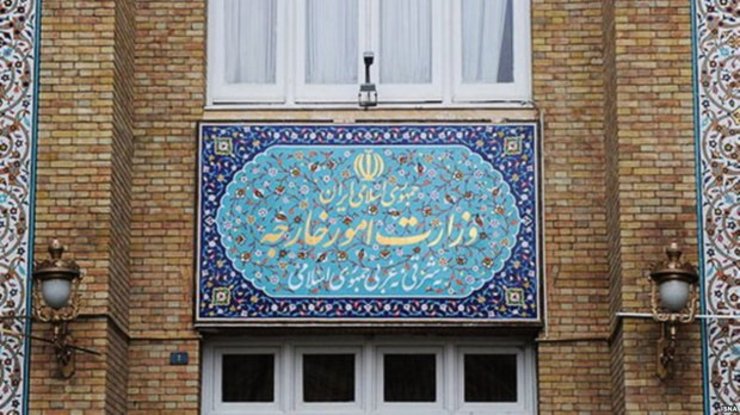 وزارت امورخارجه جمهوری اسلامی ایران گفت: شهروندان ایرانی به منظور حفظ امنیت و سلامت خود، برنامه سفرشان به کشور فرانسه را به زمان دیگری موکول کنند.