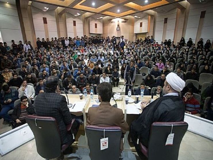 رییس دانشگاه فردوسی مشهد گفت: مناسب‌ترین نحوه تعامل افکار گوناگون به ویژه در میان جامعه متفکران و دانشگاهیان، در قالب برگزاری کرسی‌های آزاداندیشی امکان‌پذیر است.