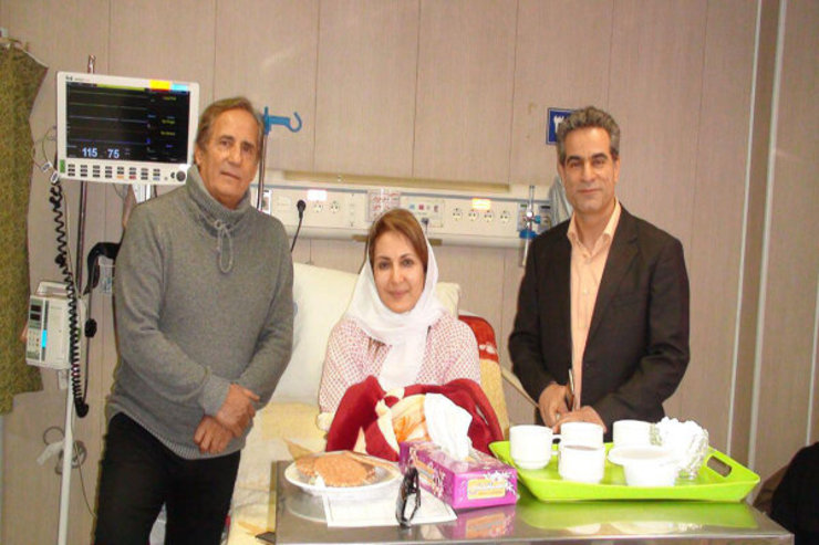 «فاطمه گودرزی» بازیگر سینما و تلویزیون در حین فیلمبرداری یک سریال تلویزیونی در خرم‌آباد دچار سانحه و در بیمارستان بستری شد.