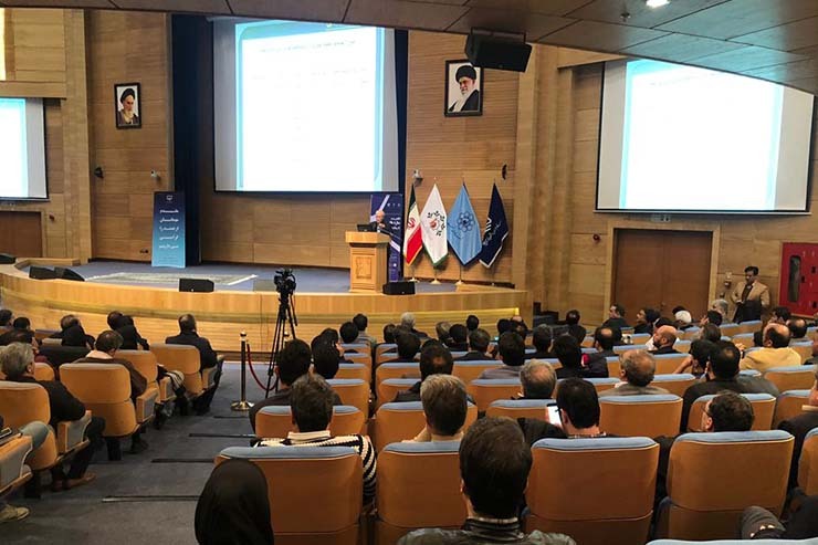 روز پنجشنبه با همکاری شهرداری مشهد، نظام‌مهندسی ساختمان استان و سازمان مدیریت و برنامه‌ریزی خراسان‌رضوی همایش «نگاهى نو به سازه‌هاى بتنى با رویکرد دوام و پایایی» با حضور مدیران شهری و استادان دانشگاهی در تالار شهر مشهد برگزار شد.