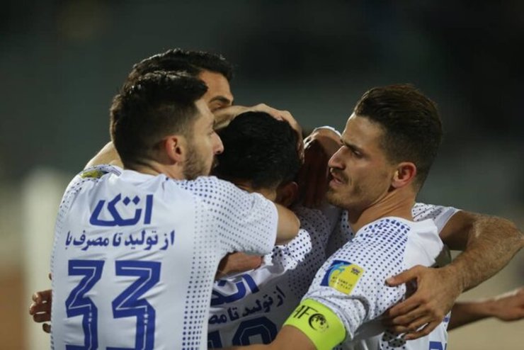 استقلال تهران با ۴ گل شاهین بوشهر را در هم کوبید.