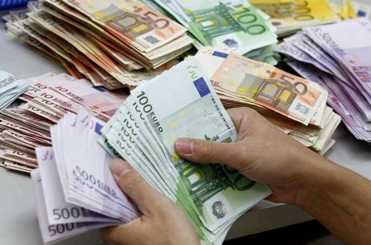 معاملات بازار ارزی حاکی از برداشته شدن محدودیت تعدد خرید ارز در صرافی‌های مجاز بانک مرکزی است.