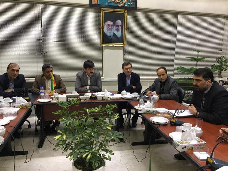جلسه کارگروه اضطراری کاهش آلودگی هوای کلانشهر مشهد در حال برگزاری است.