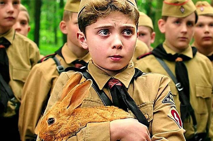 فیلم سینمایی Jojo Rabbit (خرگوش جوجو) محصول سال ۲۰۱۹ میلادی کشور آمریکا با ژانر کمدی، درام و جنگی است.