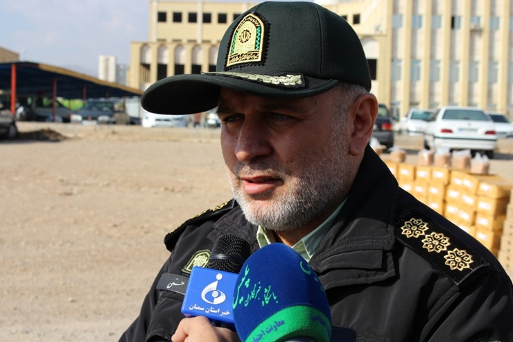 فرمانده انتظامی استان از توقیف یک دستگاه کامیونت حامل تعداد قابل توجهی کالای قاچاق به ارزش ۲ میلیارد ریال در شهرستان «میامی» خبر داد.