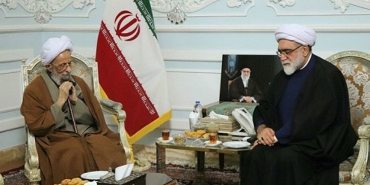 حضرت آیت‌الله مصباح یزدی ضمن تشرف به حرم مطهر حضرت رضا علیه السلام با تولیت آستان قدس رضوی دیدار کرد.
