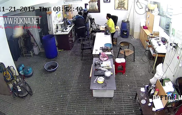 صحنه های دلهره آور از سرقت میلیاردی یک کارگاه طلاسازی از سوی دوربین های مداربسته ثبت شد و این تصاویر توانست در دستگیری دزدان نقش مهمی داشته باشد.