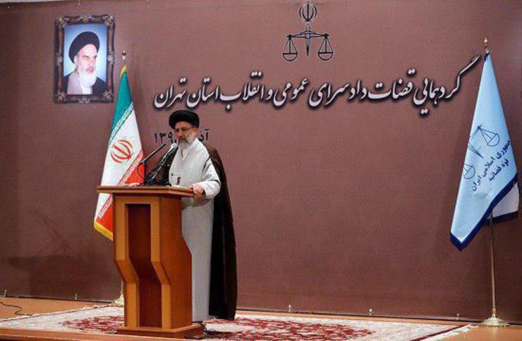 رئیس قوه قضاییه گفت: بازداشت افراد به منظور جمع آوری ادله ممنوع است؛ ابتدا دلایل را جمع آوری و سپس در صورت ضرورت حکم دستگیری صادر کنید.