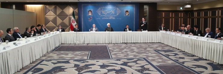 رئیس جمهور در جمع شماری از مدیران ارشد بخش های سیاسی، اقتصادی و فرهنگی ژاپن در توکیو اعلام کرد که درهای ایران به روی دولت و شرکت‌های ژاپنی برای مشارکت و سرمایه‌گذاری در پروژه های بزرگ اقتصادی باز است و ایران و ژاپن به عنوان دو دوست قدیمی، نباید اجازه دهند که کشور ثالثی در روابط دوستانه آنها اخلال ایجاد کند.