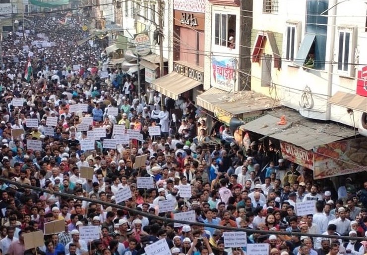 با ادامه یافتن اعتراضات به تصویب قانونی علیه مسلمانان در هند، شمار کشته‌شدگان درگیری با پلیس به ۱۷ نفر رسید.