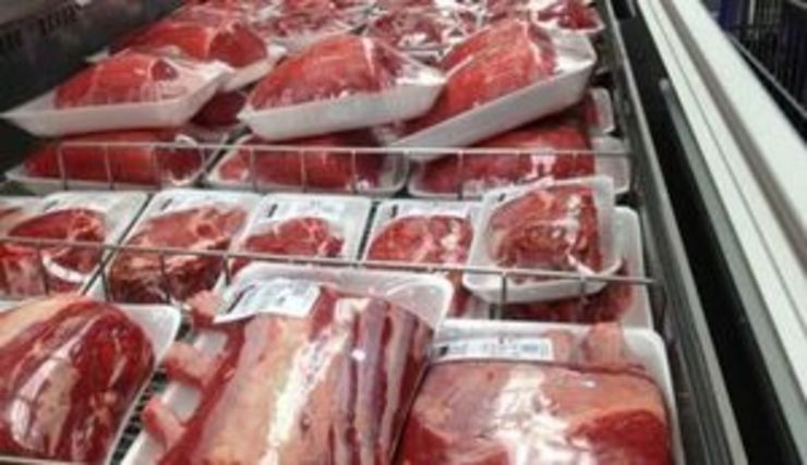 رییس اتحادیه صنف فروشندگان گوشت دامی مشهد گفت: فروشندگان گوشت تحت نظارت اتاق اصناف مشهد و این اتحادیه به منظور کنترل قیمت‌ها و کاهش جو روانی بازار، اقدام به عرضه گوشت کشتار روز با ۱۰ درصد کمتر از نرخ بازار کردند.