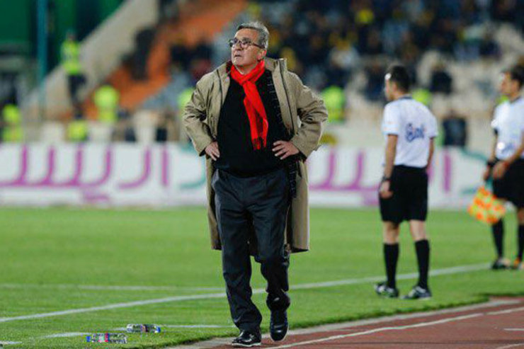 سرمربی پیشین پرسپولیس ضمن رد هرگونه توافق نهایی با تیم ملی فوتبال ایران درباره مطالبات خود از باشگاه پرسپولیس گفت: هنوز هیچ پولی از این باشگاه دریافت نکرده‌ام.