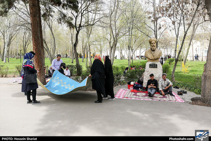  فرمانده انتظامی مشهد با بیان اینکه «محدودیت‌هایی برای روز سیزده فرودین پیش‌بینی شده است»، گفت: ما تحت هیچ شرایطی توصیه نمی‌کنیم که مردم از خانه خود خارج شوند.