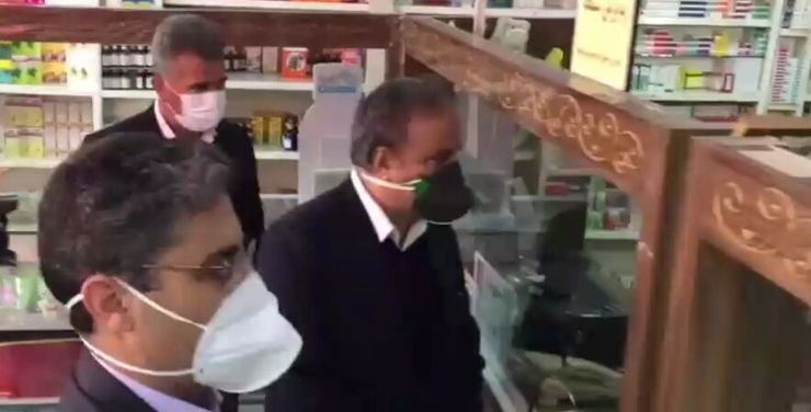 استاندار خراسان رضوی روز دوشنبه به صورت سرزده از نحوه خدمت‌رسانی چند داروخانه در شهر مشهد بازدید و مسائل و مشکلات آن‌ها را پیگیری کرد.
